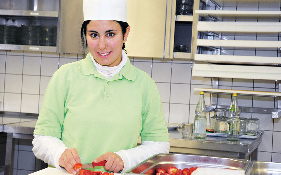 Nach der BvB wechselt Reyhan nun in die dreijährige Ausbildung zur Fachpraktikerin Hauswirtschaft.